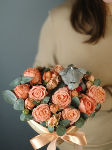 Композиция " Влюблённый мишка" с розами