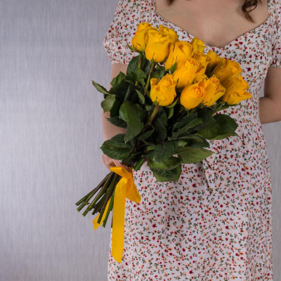 Букет из 13 желтых роз Эквадор 60 см.