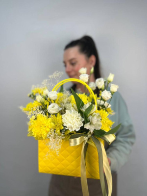 Композиция" Солнечная" с хризантемой