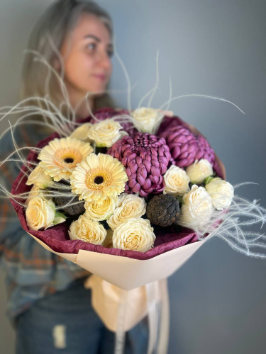 Букет с кустовой розой" Ласковый взгляд"