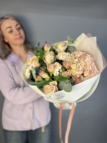 Букет" Аромат цветов"  с гортензией