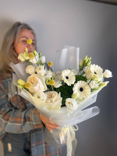 Букет с розами" Нежные объятия"