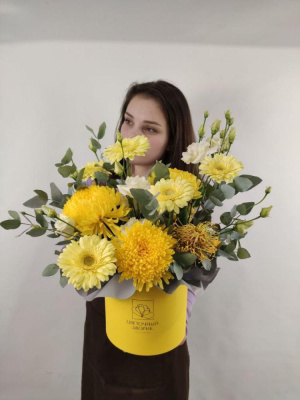 Композиция "Жёлтый всплеск" с хризантемой арт 99006130664Дв