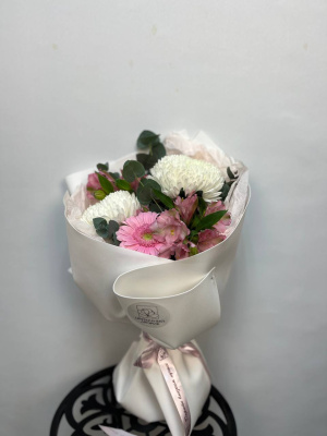 Букет" Искры любви" с хризантемой