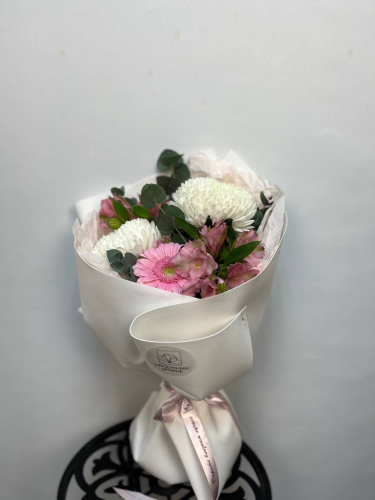 Букет" Искры любви" с хризантемой