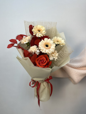 Букет"Ароматный секрет" с розами