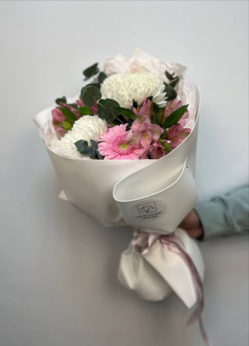 Букет" Искры любви" с хризантемой