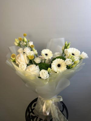 Букет с розами" Нежные объятия"