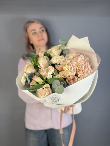 Букет" Аромат цветов"  с гортензией