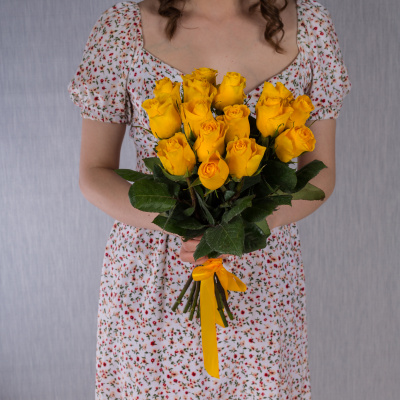 Букет из 13 желтых роз Эквадор 60 см.