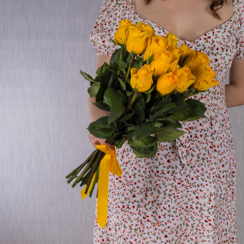 Букет из 13 желтых роз Эквадор 60 см.