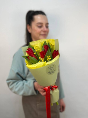 букет "Весна" с тюльпанами