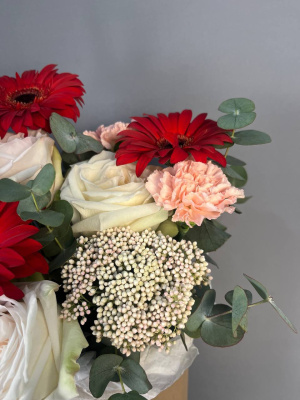 Композиция"Магическая красота" с герберами