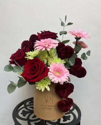 Композиция" Влюблённые сердца" с розами