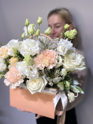 Композиция"Персиковое счастье" с розами